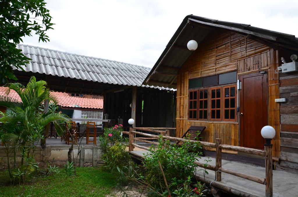Pai Cat Hut Vandrarhem Rum bild